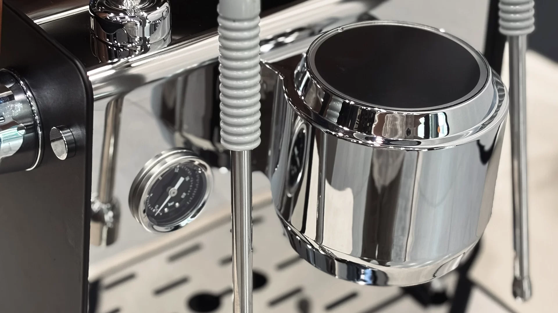 Mesin espresso Hambach SEAL 1 grup dengan desain compact, cocok untuk café kecil dan barista rumahan