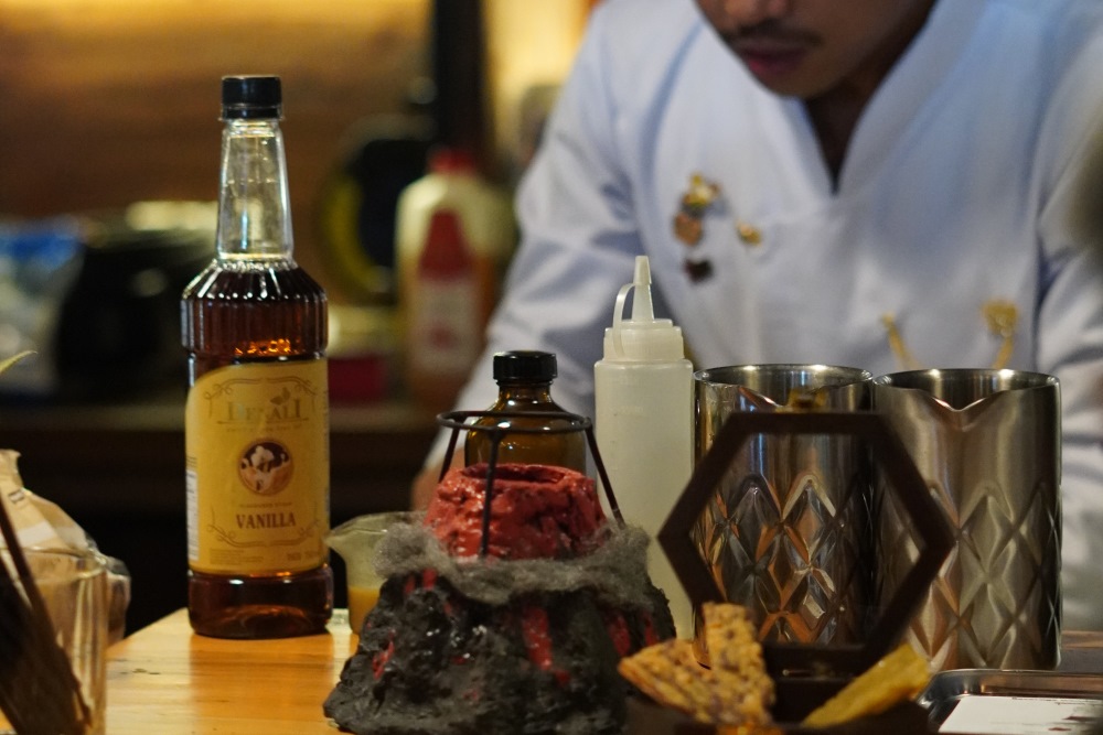 Finalis BWC 2025 meracik minuman dengan Denali Indonesia.