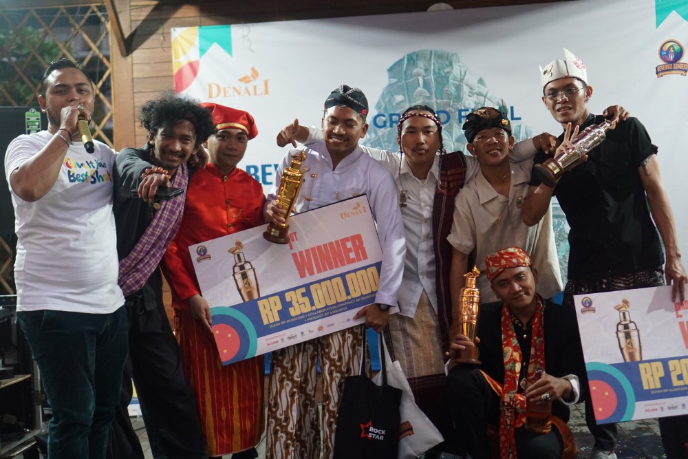 Para pemenang dan juri BWC 2025 berfoto bersama setelah final