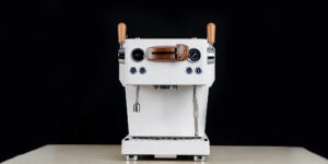 Hambach Titan mesin kopi espresso 1 group warna putih dengan fitur pressure profiling.