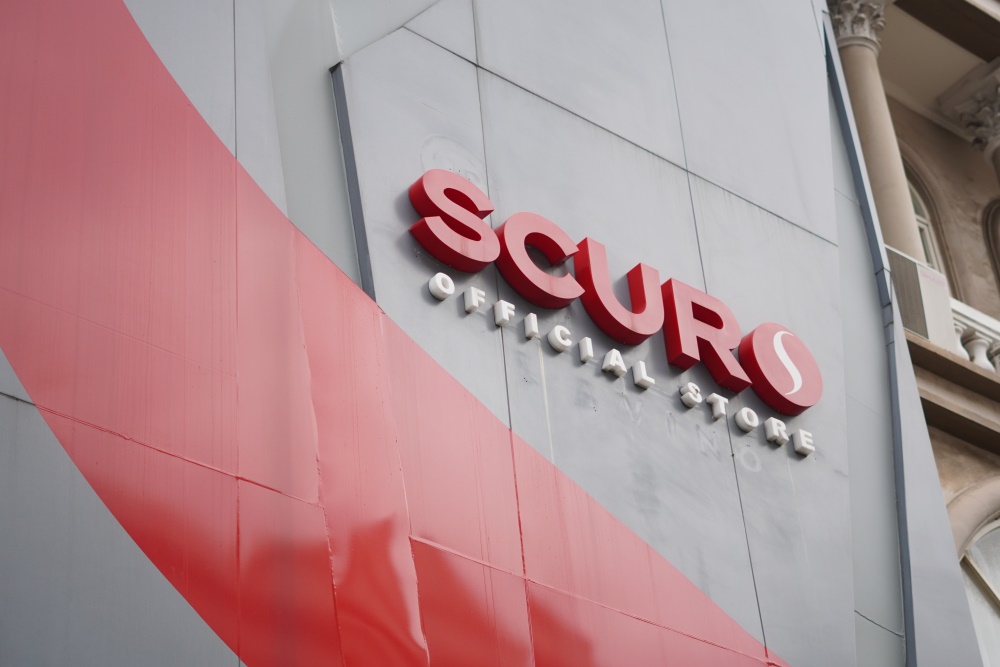 Tampilan luar Scuro Store sebagai pusat one stop café solution di Indonesia.