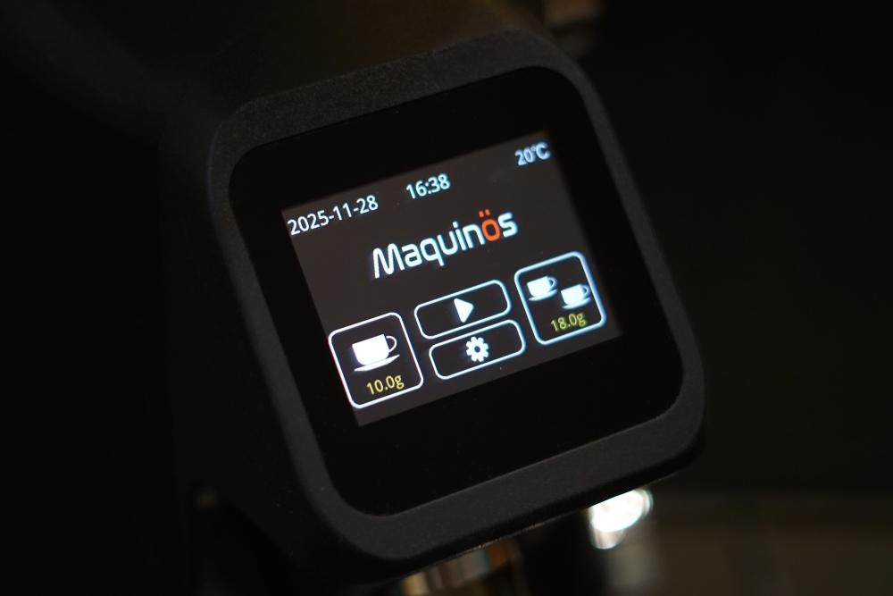 Maquinos E75T GBW grinder dengan layar touch screen.