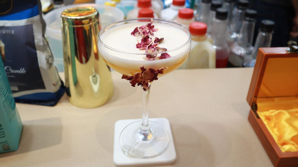 Booth Denali di Hall A SIAL InterFOOD 2025 menampilkan berbagai varian puree, sauce, dan concentrate dengan suasana interaktif perayaan 10 tahun Denali.