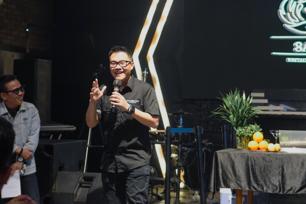Mesin kopi Hambach digunakan peserta workshop untuk ekstraksi espresso yang konsisten di acara The Art of Coffee Mixology.