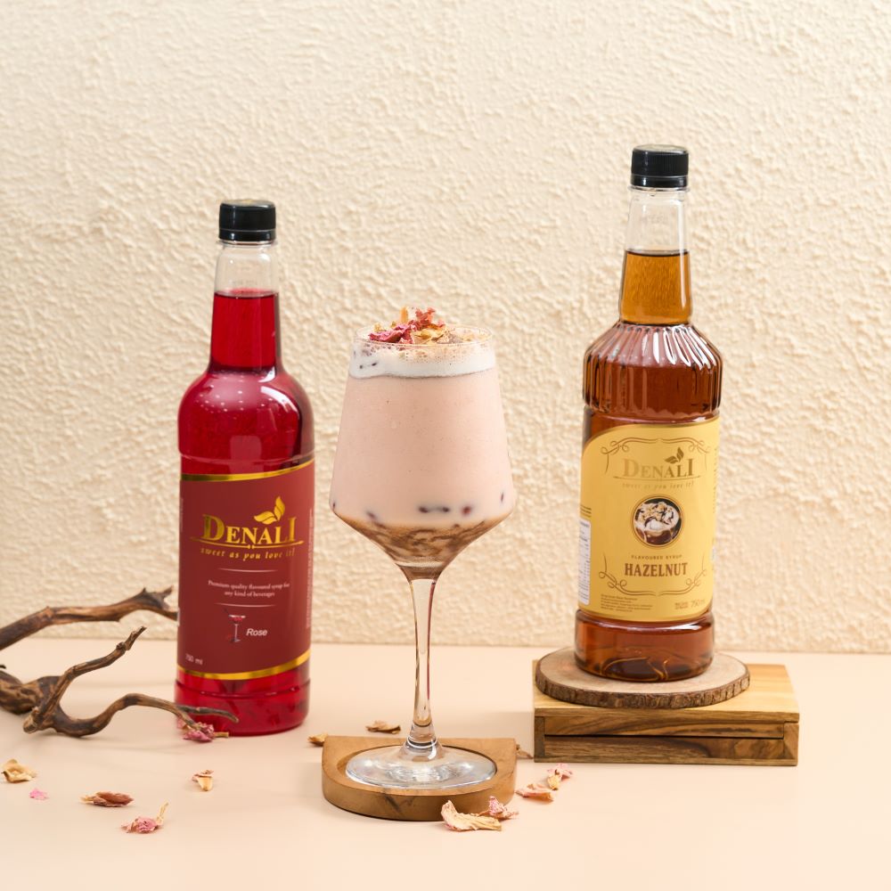 Sahlab Denali minuman dessert khas Timur Tengah dengan susu hangat, rose syrup, hazelnut syrup, rempah cardamom dan cinnamon
