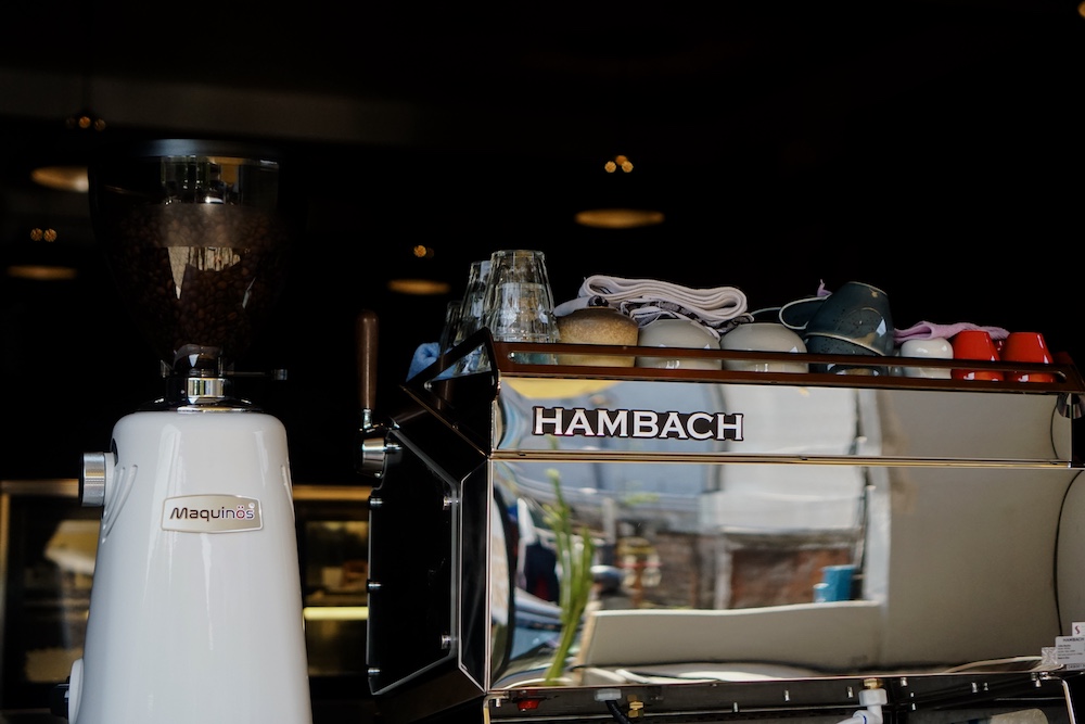 Coffee station modern dengan Hambach