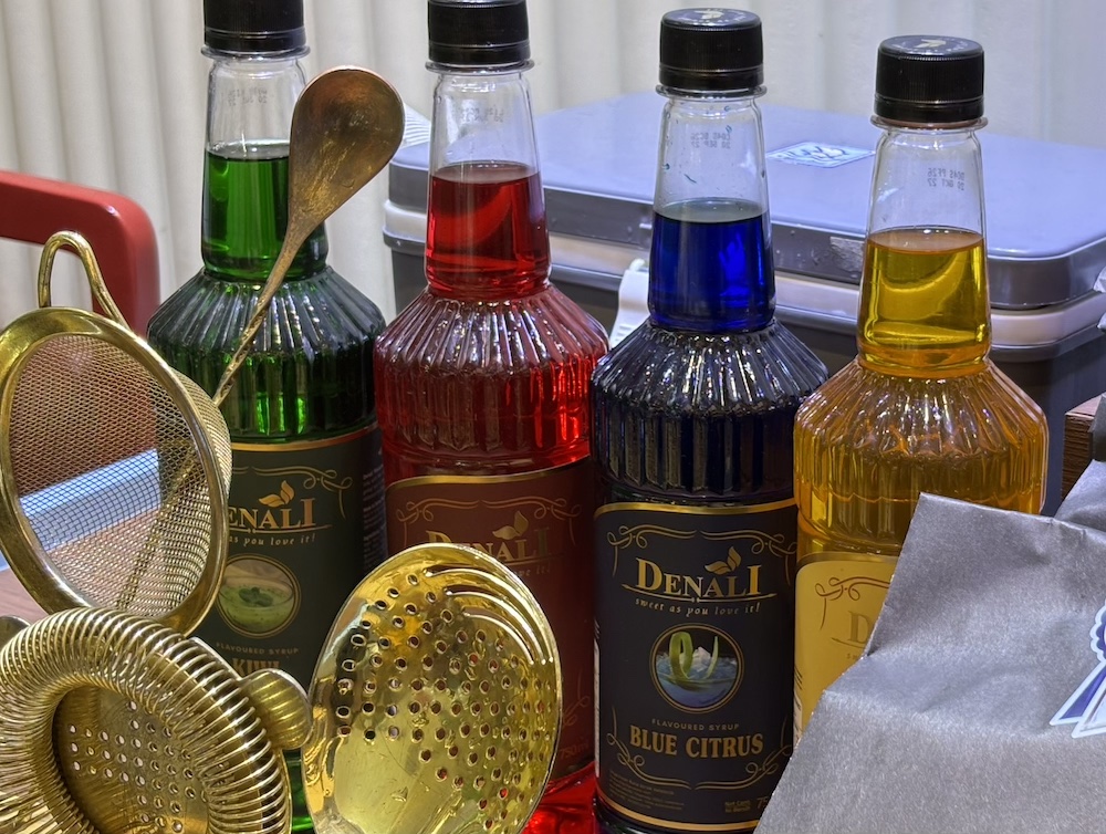 Detail minuman eksklusif Denali Syrup Gourmet dengan tampilan elegan dan premium