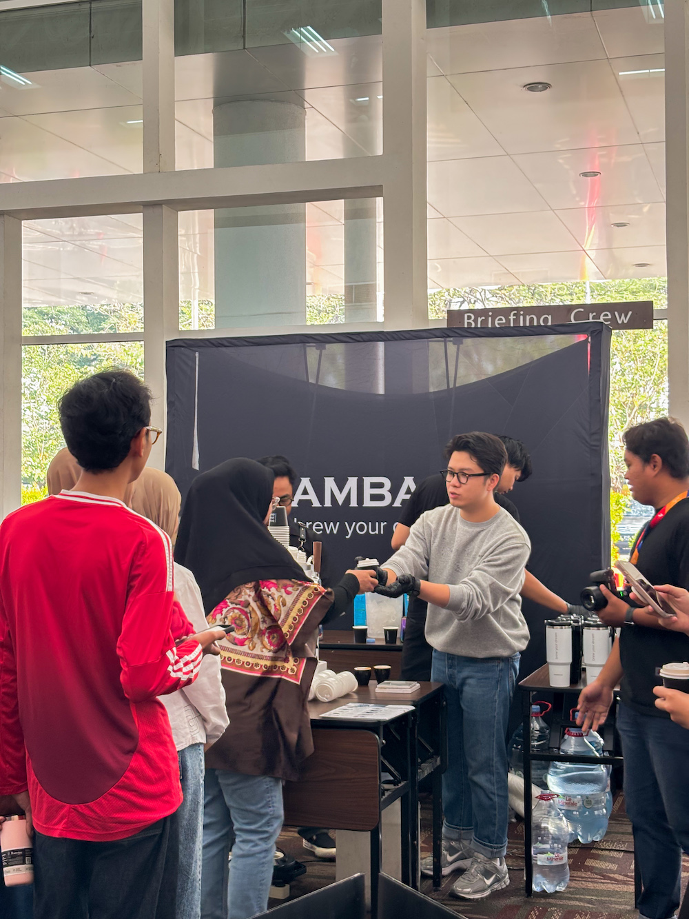 Barista menyajikan kopi di booth Hambach Office Attack at HQ Garuda Indonesia Jakarta