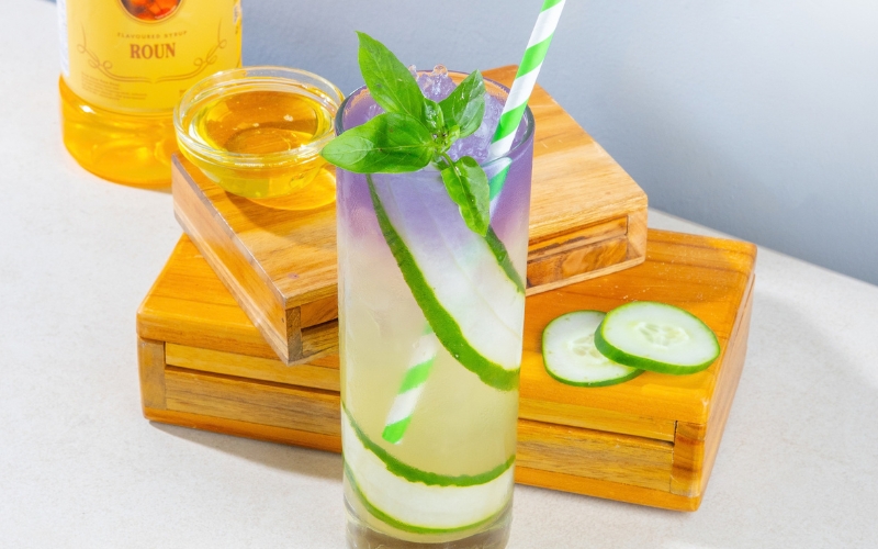 Resep Refreshment Cucumber Garden mocktail timun, basil, dan Denali Roun Syrup